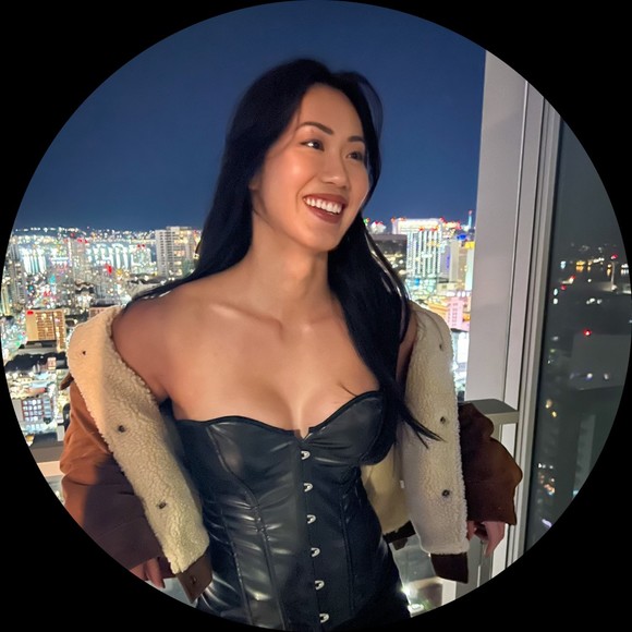 Profile Picture of Julia Tseng (@juliat331) on Poshmark