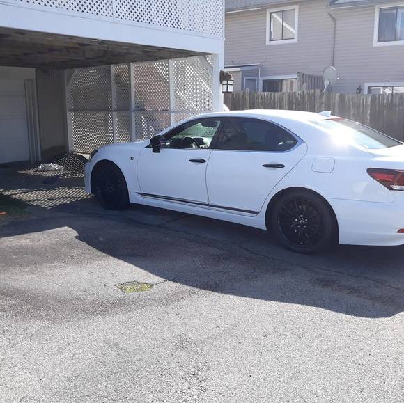 Profile Picture of Louie Nicholas (@louienicholas77) on Poshmark