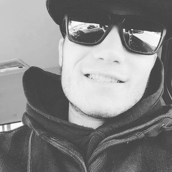 Profile Picture of Kyle Olsen (@maoseo) on Poshmark