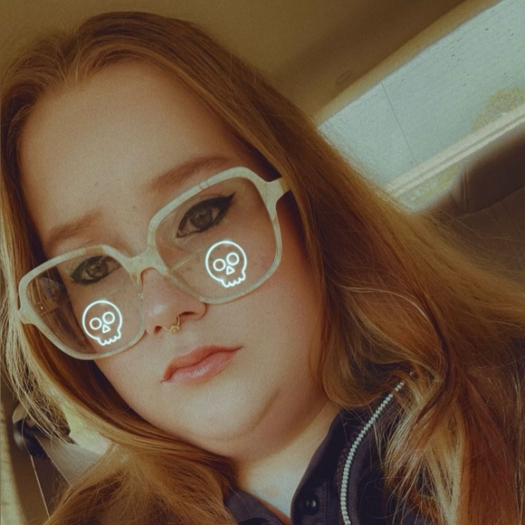 Profile Picture of Alexis Comstock (@alexiscomstock) on Poshmark