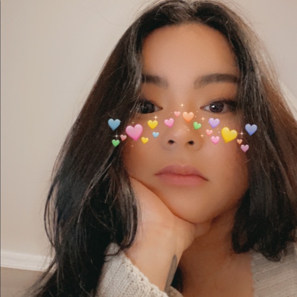 Profile Picture of Evan Nguyen (@evann_cmd) on Poshmark