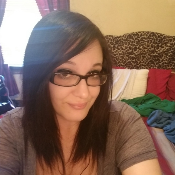 Profile Picture of Nicole Kochanowski (@kochanowski9804) on Poshmark