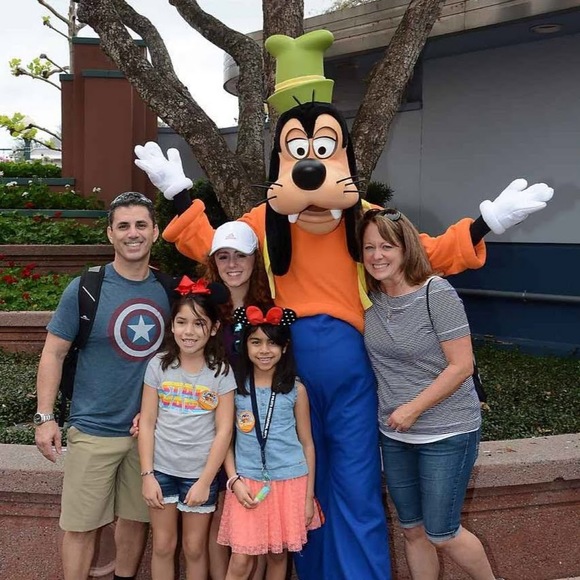 Profile Picture of Erin Corsaro (@erincorsaro) on Poshmark