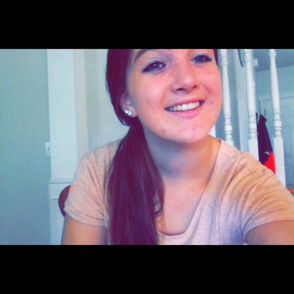 Profile Picture of Mallory Liversedge (@mliversedge) on Poshmark