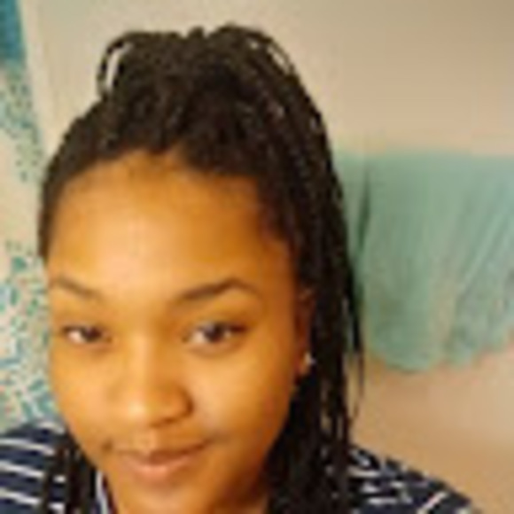Profile Picture of Carolyn Cotchery (@c_cotchery) on Poshmark