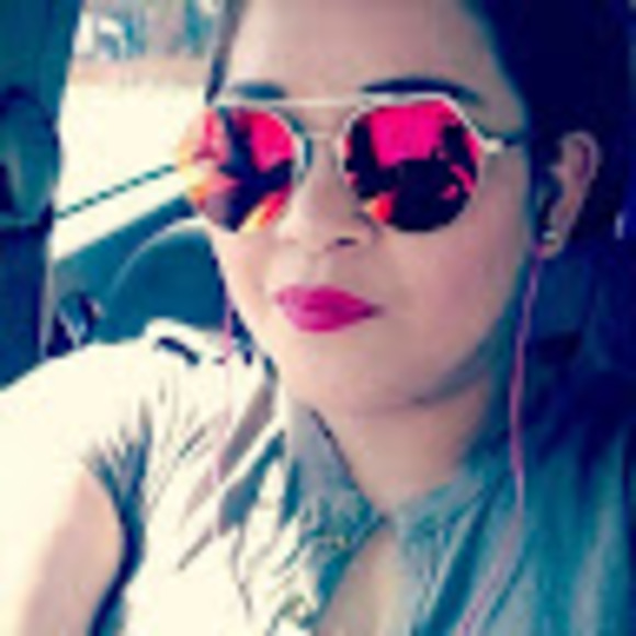 Profile Picture of Ayerim Villa (@ayerimvilla) on Poshmark