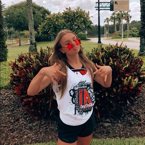 Profile Picture of Katie Byrd (@katelynjbyrd) on Poshmark