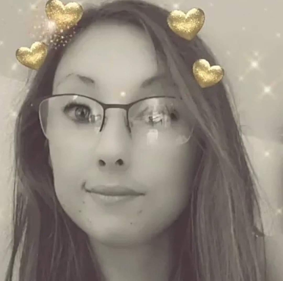 Profile Picture of Amber Witte (@lynnwitte) on Poshmark