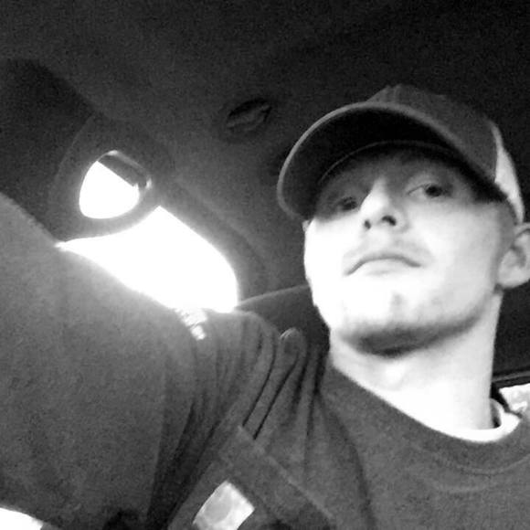 Profile Picture of Austin Ledbetter (@austinledbet964) on Poshmark