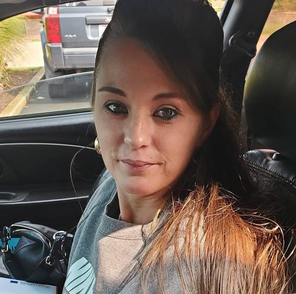Profile Picture of Stephanie Chris (@stephanie_chris) on Poshmark