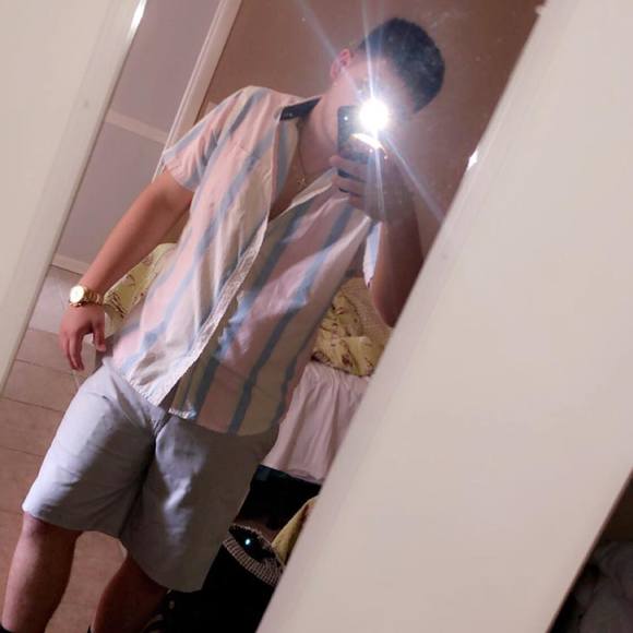 Trey Bulliard - Poshmark Profile Picture of Trey Bulliard (@trey_bulliard) on Poshmark