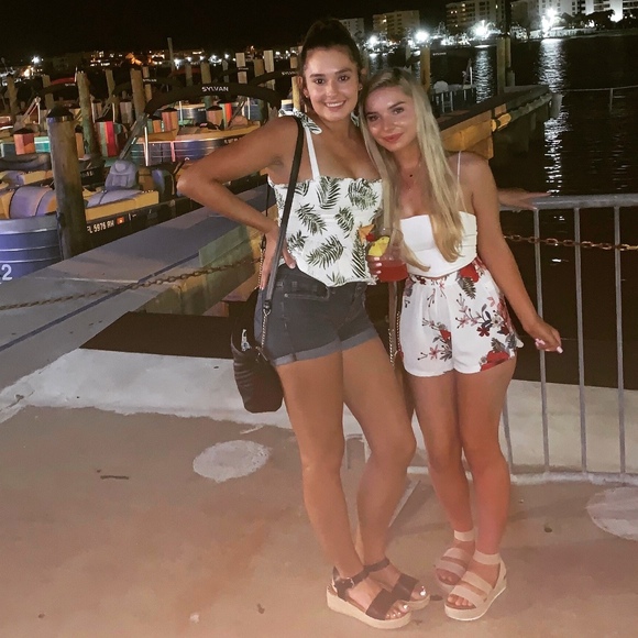 Netania Kligerman - Poshmark Profile Picture of Netania Kligerman (@nkligerman) on Poshmark