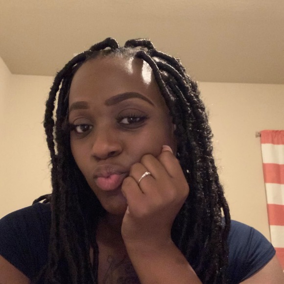 Profile Picture of Crystal Sutherland (@cris_24) on Poshmark