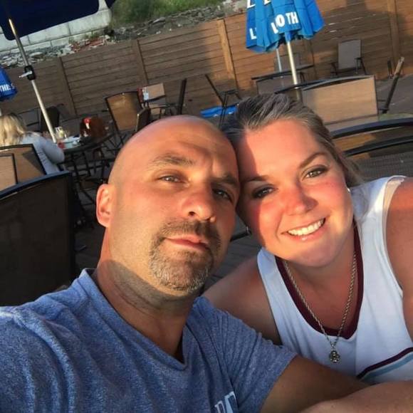 Profile Picture of Amanda Viveiros (@amanda_viveiros) on Poshmark