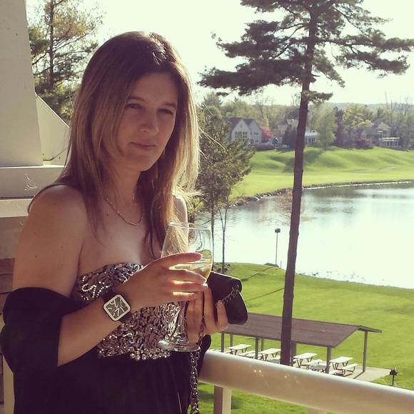Profile Picture of Carmen Tesu (@carmenmardare) on Poshmark