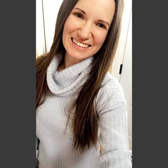 Profile Picture of Cassandra Paddon (@cpaddon) on Poshmark