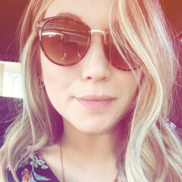 Profile Picture of Shannen Andreff (@shanklin2011) on Poshmark