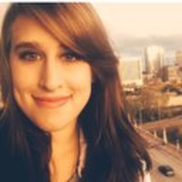 Profile Picture of Roberta Evans (@roberta1evans) on Poshmark