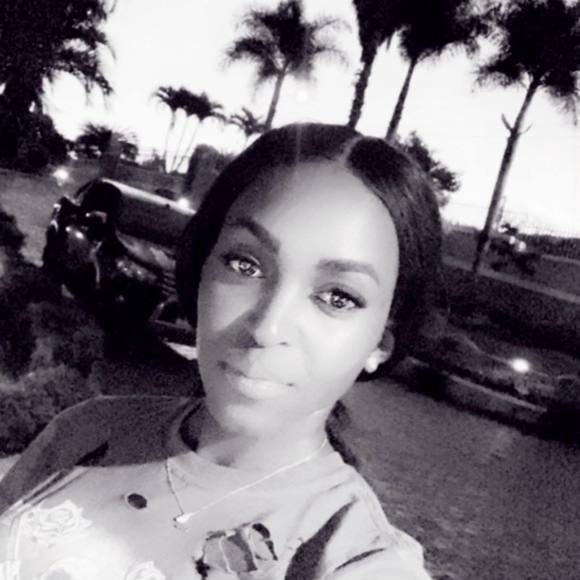 Profile Picture of Simone Cousins (@simonecousins) on Poshmark