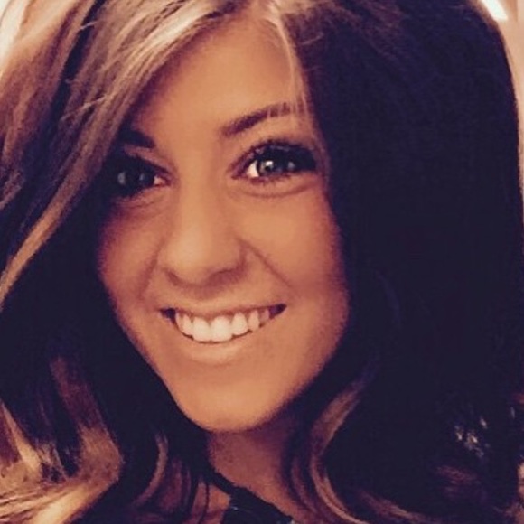 Profile Picture of Madison Iurilli (@madisoniurilli) on Poshmark