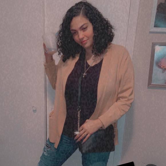 Profile Picture of Jaleasha Gatling (@merrasmom) on Poshmark