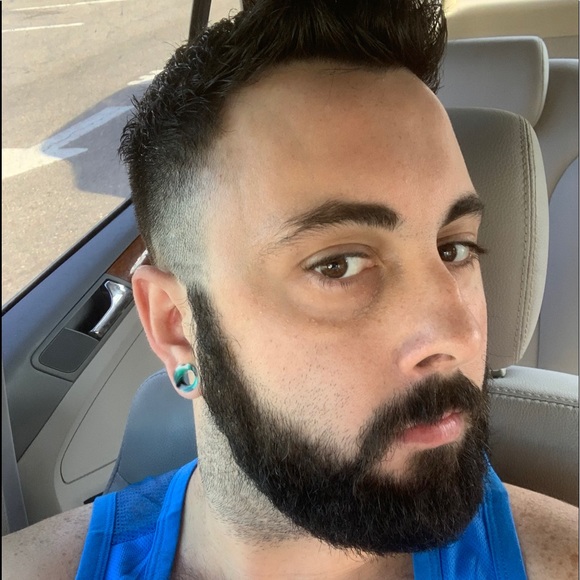 Profile Picture of Eric Roche (@eric_roche) on Poshmark