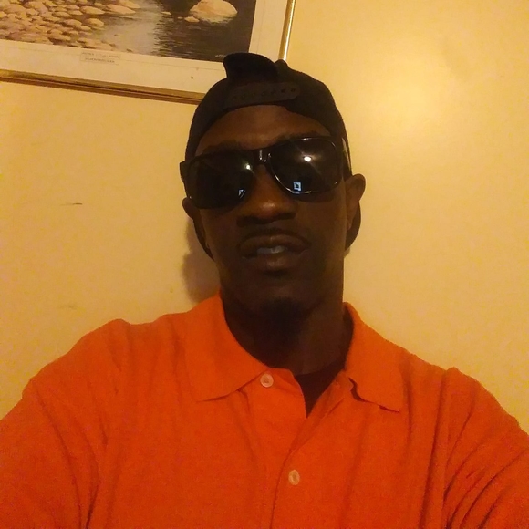 Profile Picture of Harry Evans (@blaq1980) on Poshmark