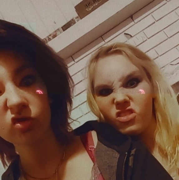 Sarah Donarski - Poshmark Profile Picture of Sarah Donarski (@sarahhooks1997) on Poshmark