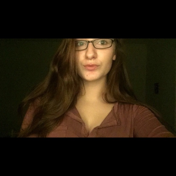 Profile Picture of Elizabeth Schnepf (@eschnepf23) on Poshmark