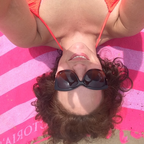 Profile Picture of L Maj (@starxyzlight123) on Poshmark