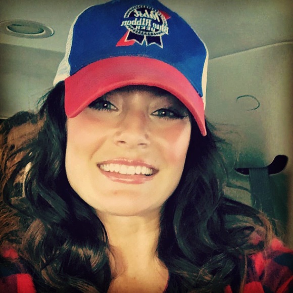 Profile Picture of Erica Binder (@ericambinder) on Poshmark