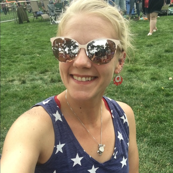 Profile Picture of Collette Eckhart (@colletteae87) on Poshmark
