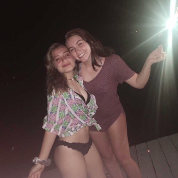 Profile Picture of Molly Oubre (@mollyoubre) on Poshmark