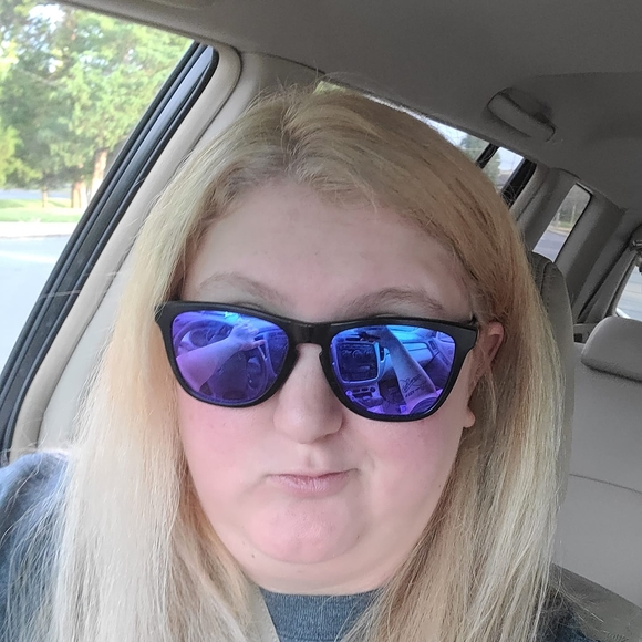 Profile Picture of Sherry Heltman (@sherryheltman) on Poshmark