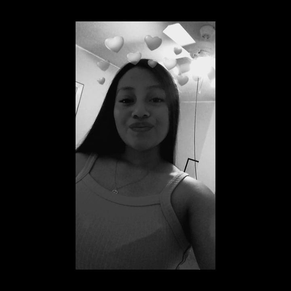 Profile Picture of Itzel Diaz (@itzeldiaz925) on Poshmark