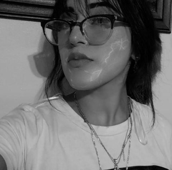 Profile Picture of Manuela Hernandez (@love444ella) on Poshmark