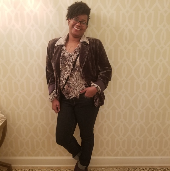 Elnora Redd - Poshmark Profile Picture of Elnora Redd (@norapredd) on Poshmark