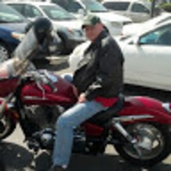 Profile Picture of Eric De boer (@ericdeboer) on Poshmark