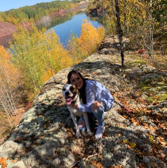 Profile Picture of Miranda Olson (@randapanda0418) on Poshmark