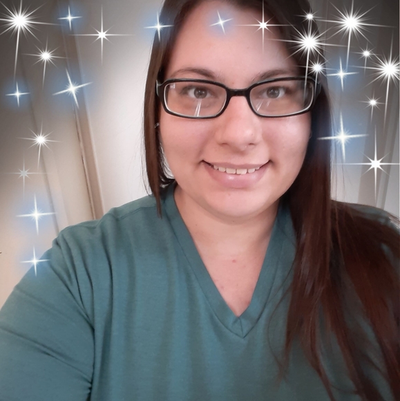 Profile Picture of Crystal Bloom (@craftymoods21) on Poshmark