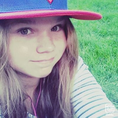 Profile Picture of Vivian Wagner (@vivvawagner) on Twitter