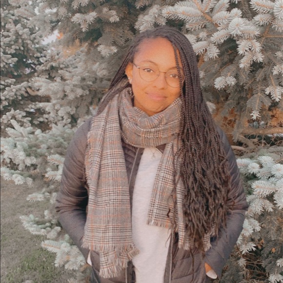 Profile Picture of Marie-gabrielle Boudreault (@mg_boudreault) on Poshmark