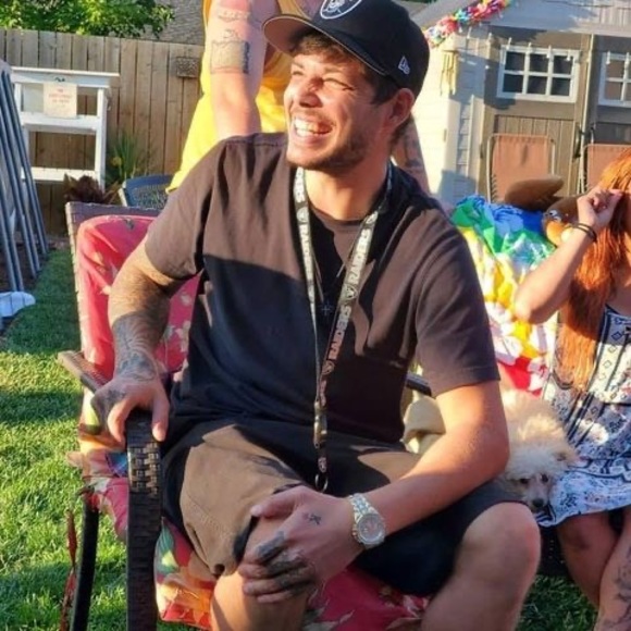 Profile Picture of Thomas Maxwell (@maddmaxx199221) on Poshmark