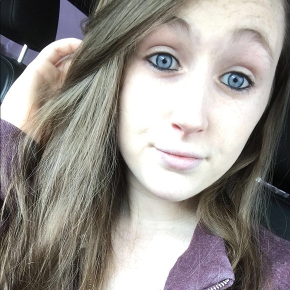 Profile Picture of Erica Bradney (@woahxerica01) on Poshmark