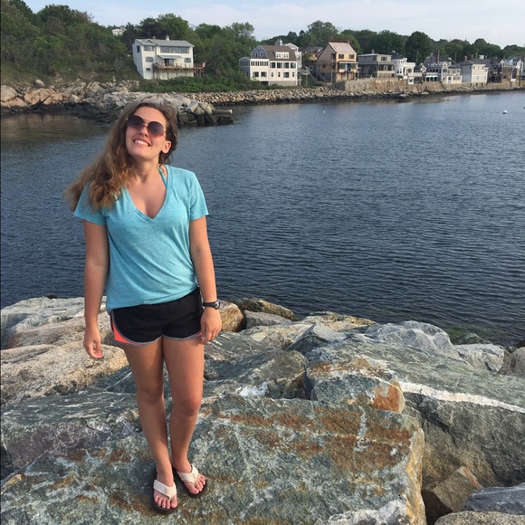 Profile Picture of Hallie Kruh (@halliekruh) on Poshmark