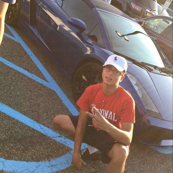 Profile Picture of George Santiago (@george9) on Poshmark