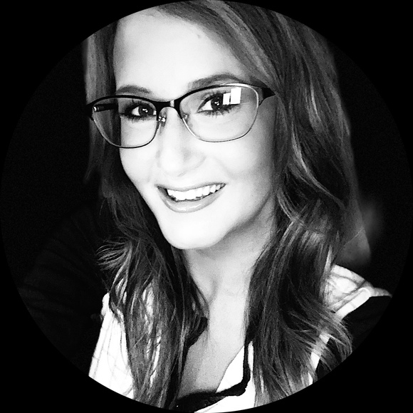 Profile Picture of Brittani Evett (@bevett89) on Poshmark