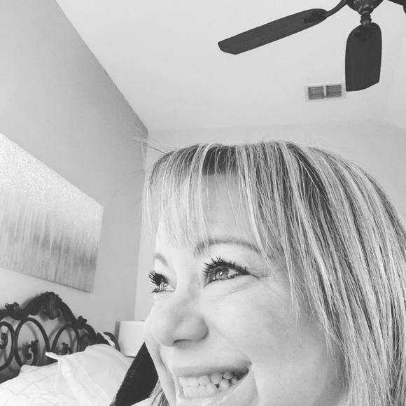 Profile Picture of Nilda Morales (@tiwipaz) on Poshmark