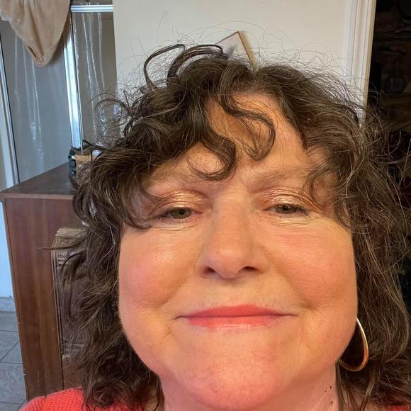 Profile Picture of Sandi Holsenback (@smamajean) on Poshmark