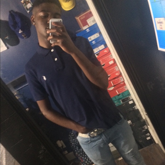 Profile Picture of Derryk Mccall (@cheeriossz) on Poshmark